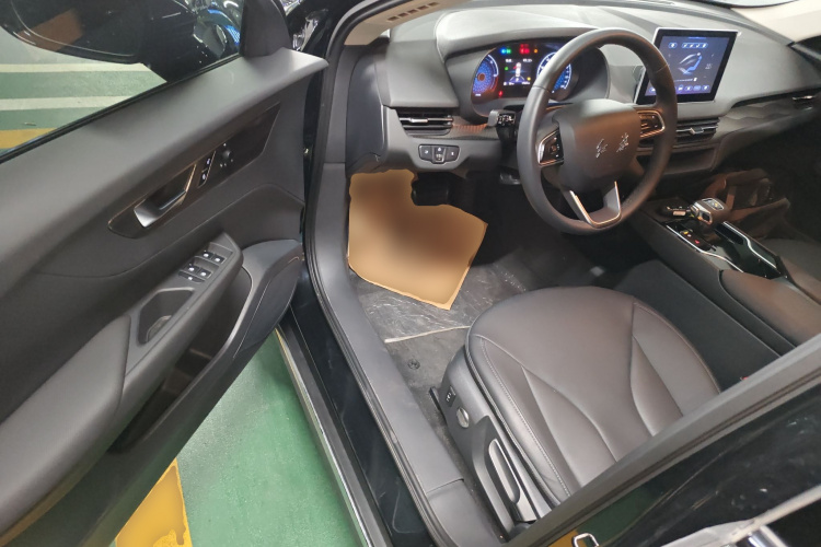 红旗E-QM5 2023款 改款 基础出行版中控内饰20