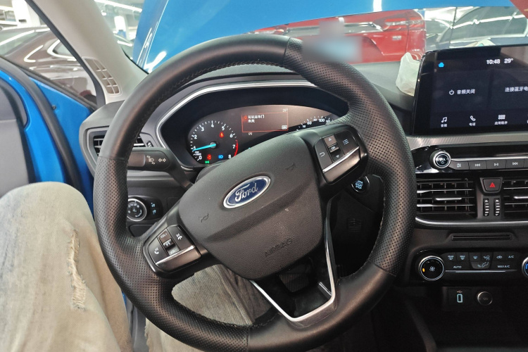 福特 福克斯 2020款 三厢 EcoBoost 180 自动锋潮型中控内饰13