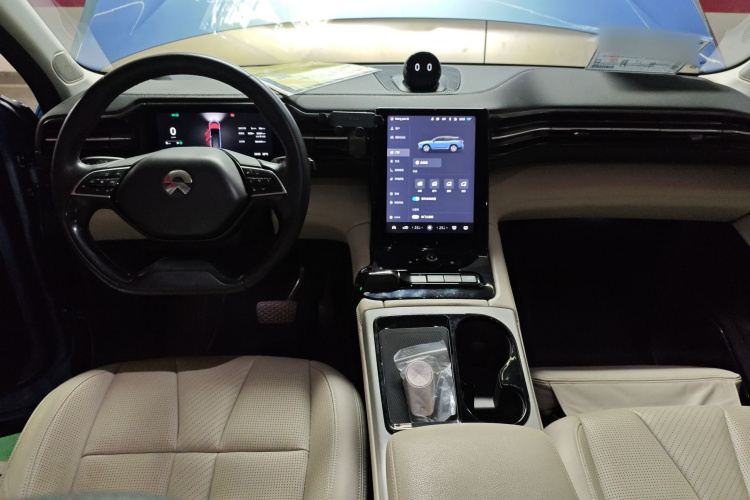 蔚来ES8 2018款 355KM 基准版 七座版中控内饰12