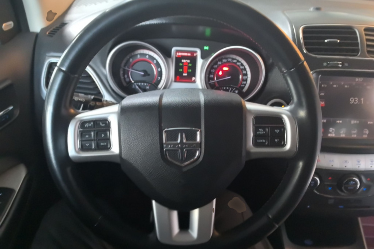 道奇 酷威 2013款 2.4L 两驱尊尚版中控内饰13