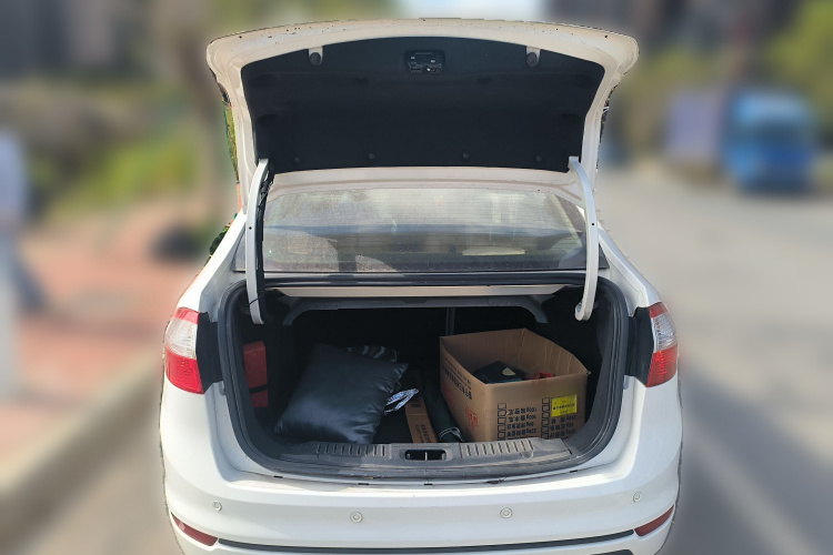 福特 嘉年华 2013款 三厢 1.5L 自动时尚型中控内饰23