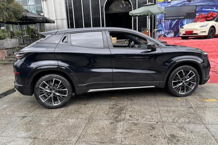 长安UNI-T 2023款 第二代 1.5T 尊贵型车身外观6004