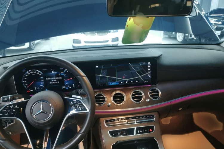 奔驰E级 2023款 E 260 L中控内饰7002