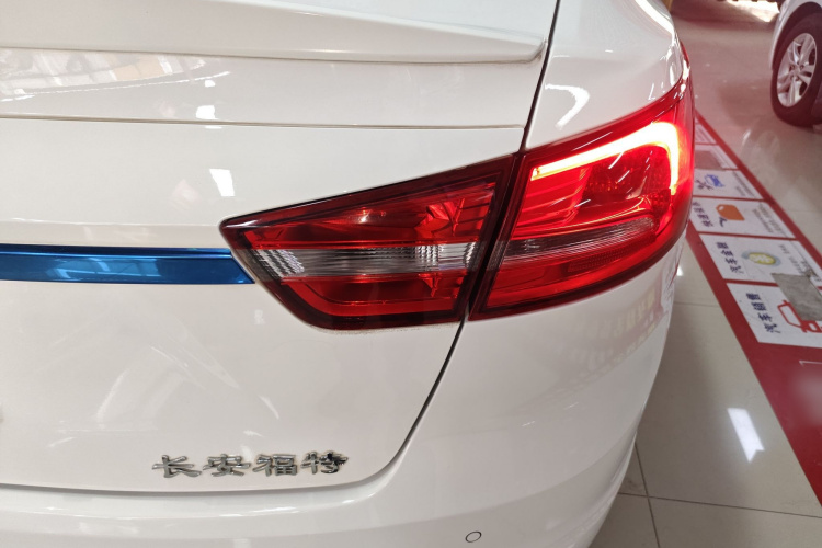 福特 福睿斯 2015款 1.5L 自动舒适型车身外观9