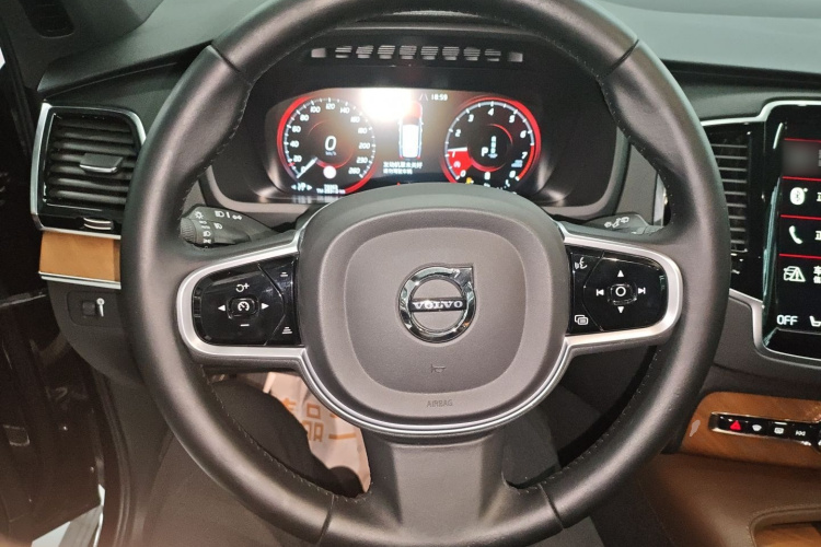 沃尔沃XC90 2021款 B6 智逸豪华版 7座中控内饰13