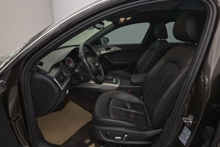 奥迪A6L 2018款 30周年年型 35 TFSI 运动型中控内饰7001