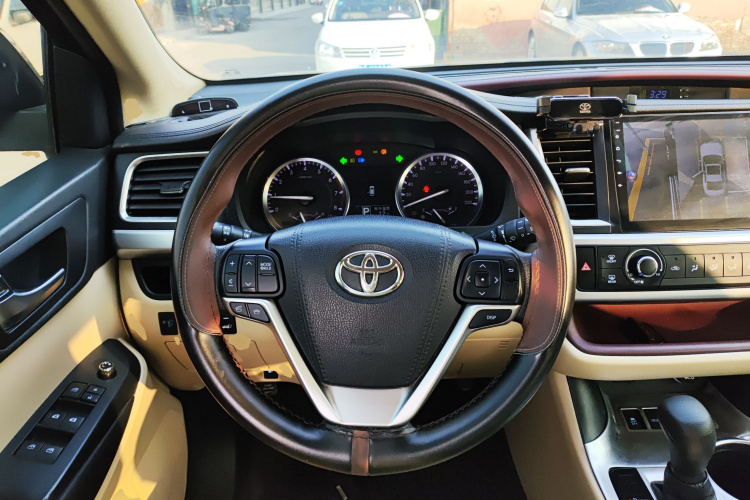 丰田 汉兰达 2015款 2.0T 四驱精英版 7座中控内饰13