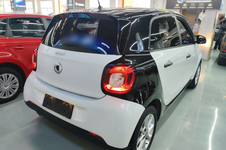smart forfour 2018款 1.0L 52千瓦灵动版车身外观7