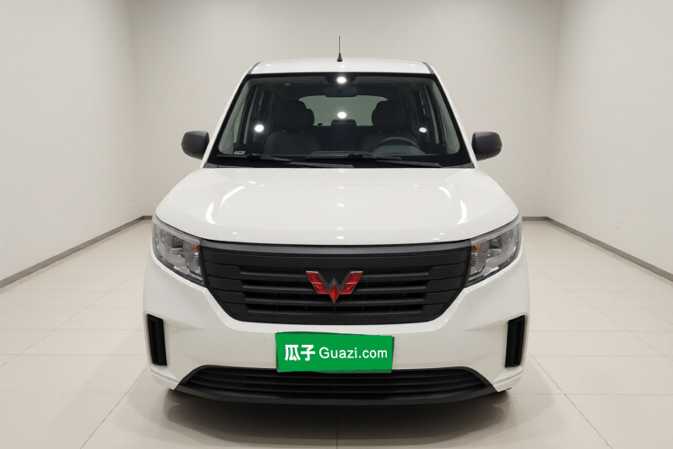 五菱汽车 五菱宏光PLUS 2020款 1.5L 手动标准型 5座车身外观2