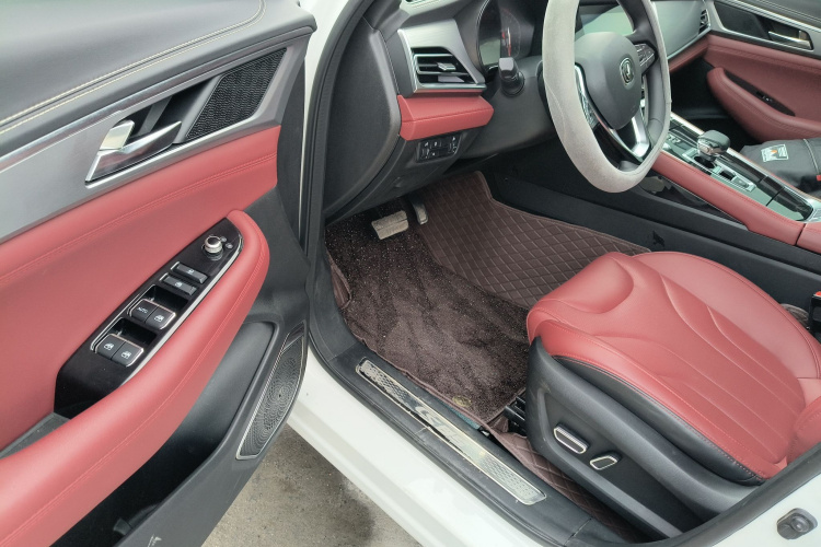 长安CS85 COUPE 2019款 1.5T DCT型版 国VI中控内饰20