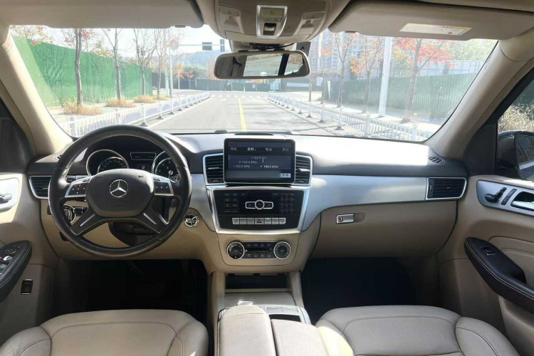 奔驰M级 2014款 ML 320 4MATIC中控内饰7002