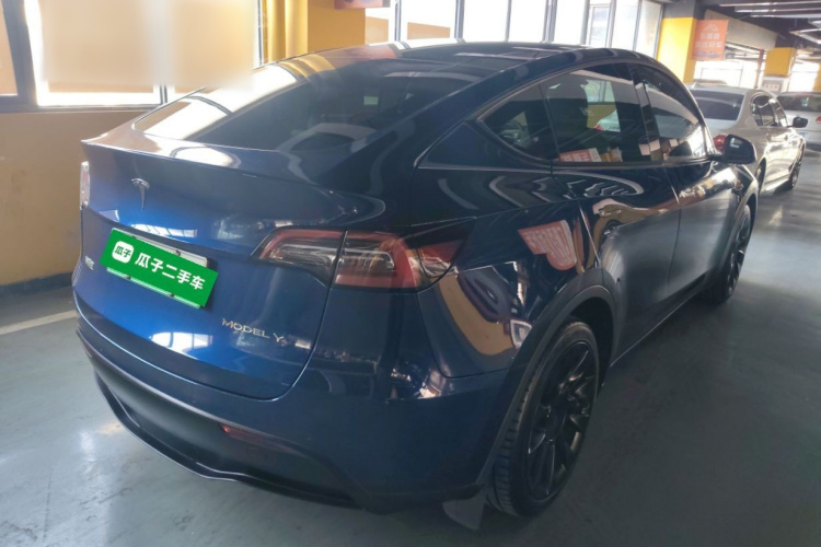 特斯拉 Model Y 2021款 长续航全轮驱动版车身外观7