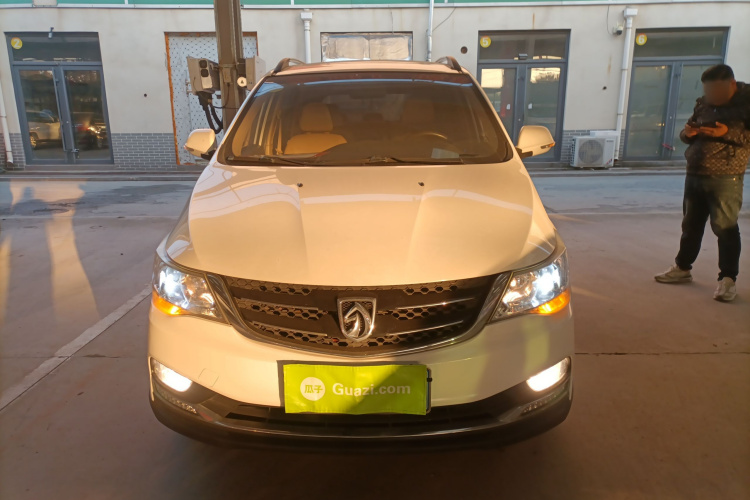 宝骏730 2016款 1.8L iAMT豪华型 7座车身外观2