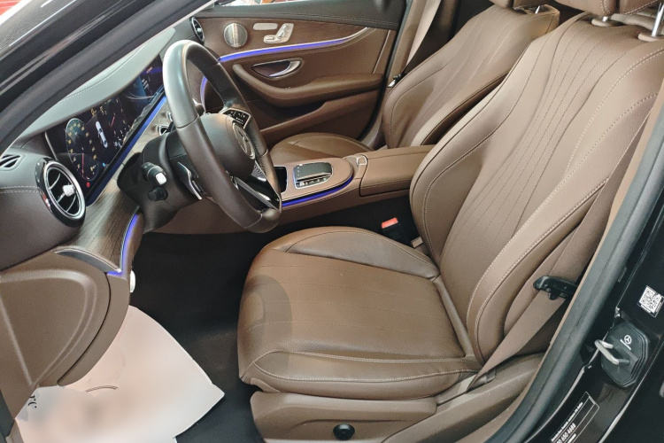 奔驰E级 2023款 E 300 L 豪华型中控内饰19