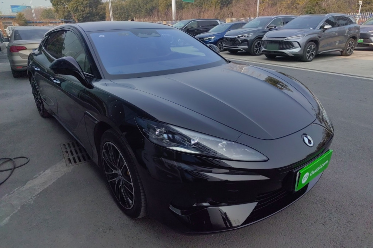 腾势Z9GT 2024款 1100四驱Max版车身外观3