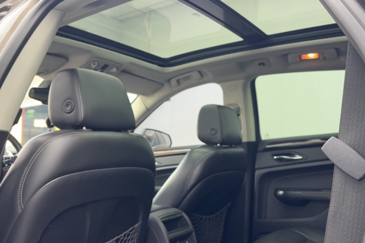 凯迪拉克SRX 2013款 3.0L 精英型中控内饰7005