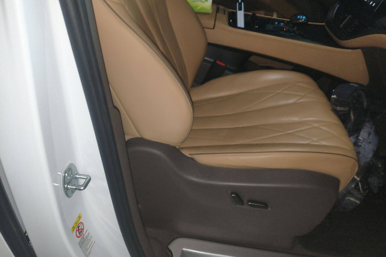 腾势D9 2022款 DM-i 970 四驱旗舰型局部细节41