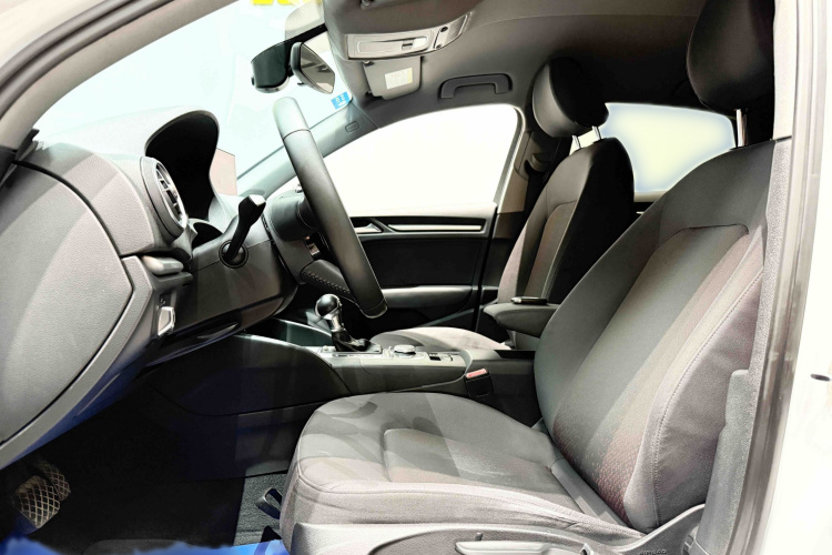 奥迪A3 2018款 30周年年型 Limousine 35 TFSI 进取型局部细节9005