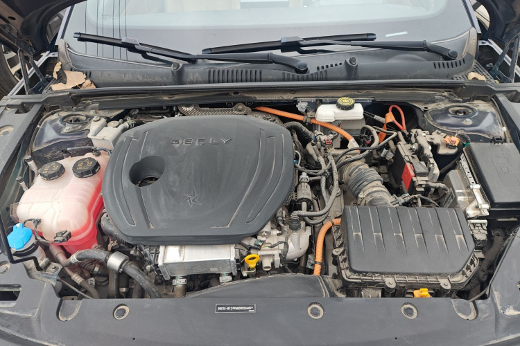 吉利银河 银河L6 2023款 125km 星舰机舱底盘24