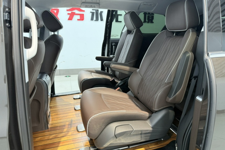 别克GL8 2022款 陆上公务舱 652T 豪华型中控内饰7006