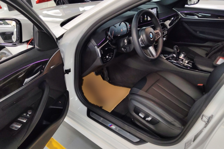 宝马5系 2018款 525Li M运动套装中控内饰7003