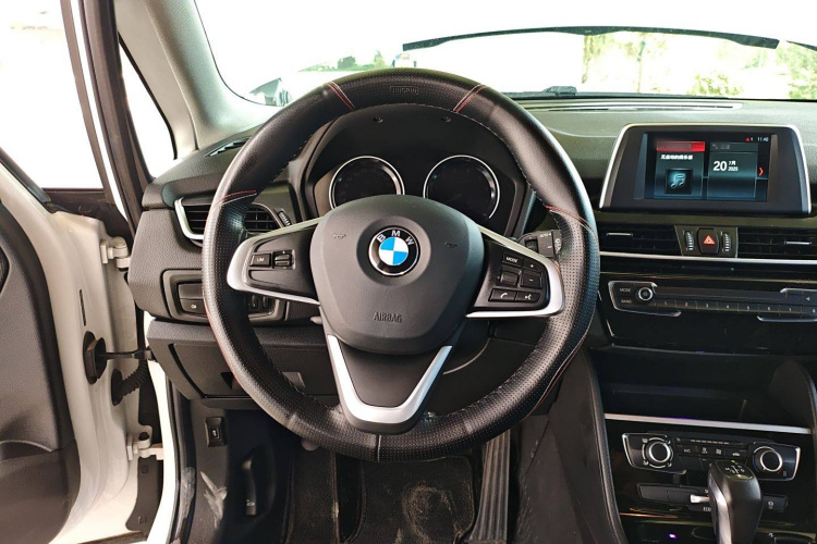 宝马2系旅行车 2018款 218i 时尚型中控内饰13