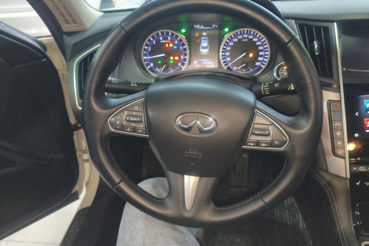 英菲尼迪Q50 2014款 3.7L 舒适版中控内饰13