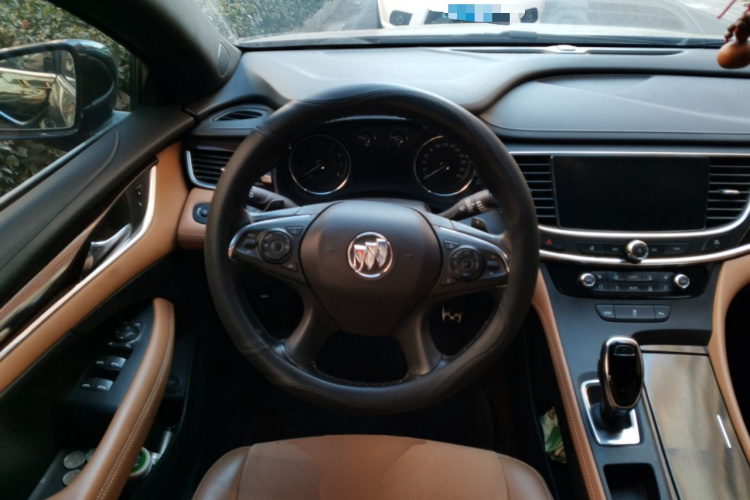 别克 君越 2016款 20T 精英型中控内饰13