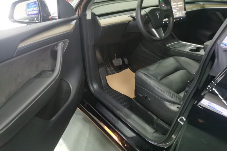 特斯拉 Model Y 2021款 长续航全轮驱动版中控内饰20