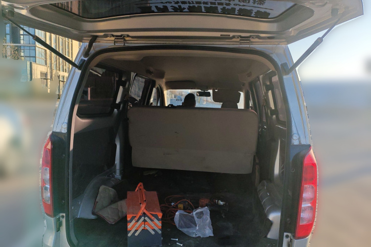 五菱汽车 五菱宏光V 2022款 1.5L劲取版电动助力LAR中控内饰23