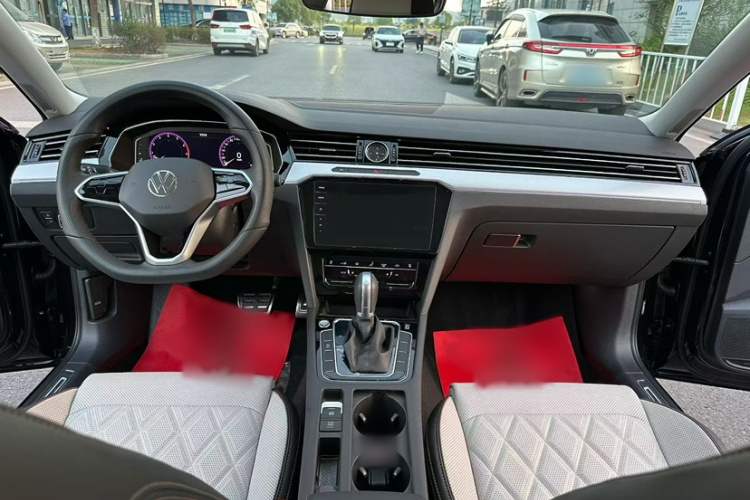 大众 迈腾 2023款 200万辆纪念版 330TSI DSG豪华型中控内饰7004