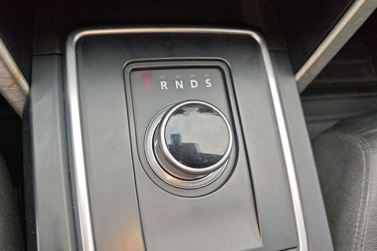 路虎 发现神行 2016款 2.0T SE局部细节18