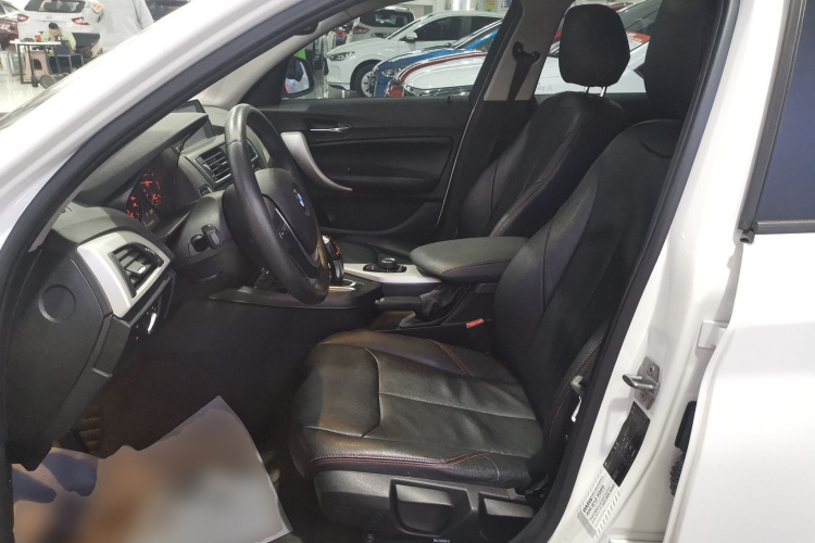 宝马1系(进口) 2015款 118i 领先型中控内饰19