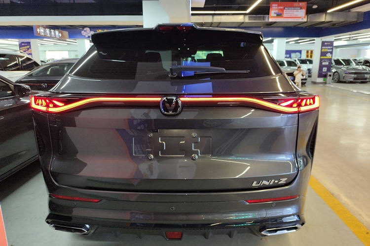 长安UNI-Z 2025款 1.5T 豪华型车身外观6