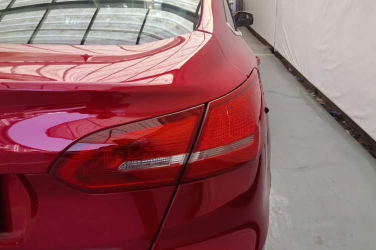 福特 福克斯 2015款 三厢 EcoBoost 180 自动精英型车身外观6011