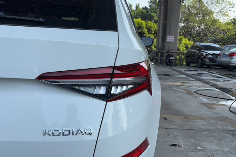 斯柯达 柯迪亚克 2022款 改款 TSI330 7座两驱奢享版车身外观6001