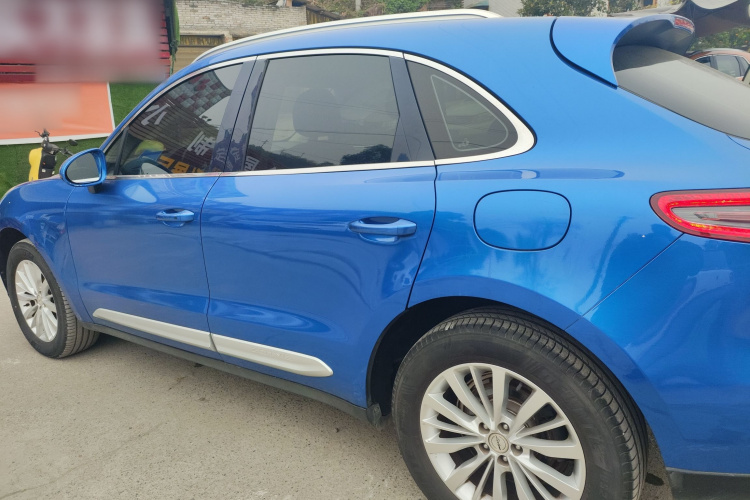 众泰SR9 2017款 2.0T 自动极致之心版车身外观4