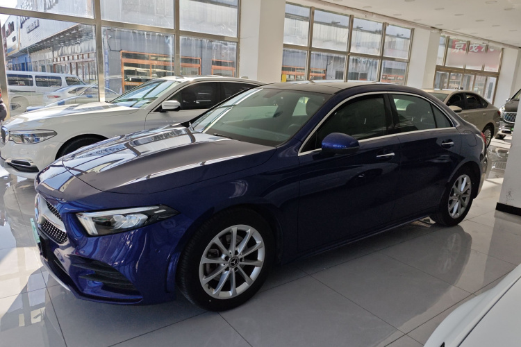 奔驰A级 2020款 改款 A 200 L 运动轿车时尚型车身外观4