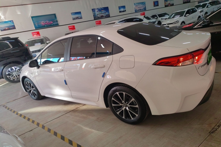 丰田 雷凌 2024款 智能电混双擎 1.8L 豪华版车身外观4