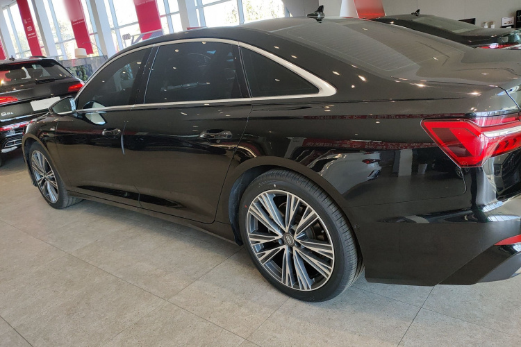 奥迪A6L 2022款 45 TFSI quattro 臻选动感型车身外观4