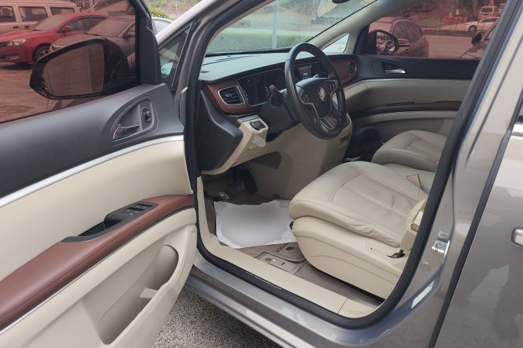 别克GL8 2017款 25S 豪华型 国V中控内饰20