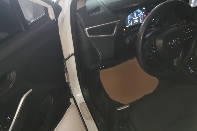 丰田 卡罗拉锐放 2023款 双擎 2.0L 先锋版中控内饰7003