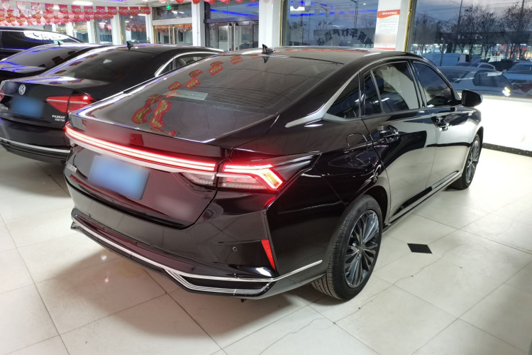 东风风神 奕炫MAX 2023款 1.5T 超炫潮爸版车身外观7