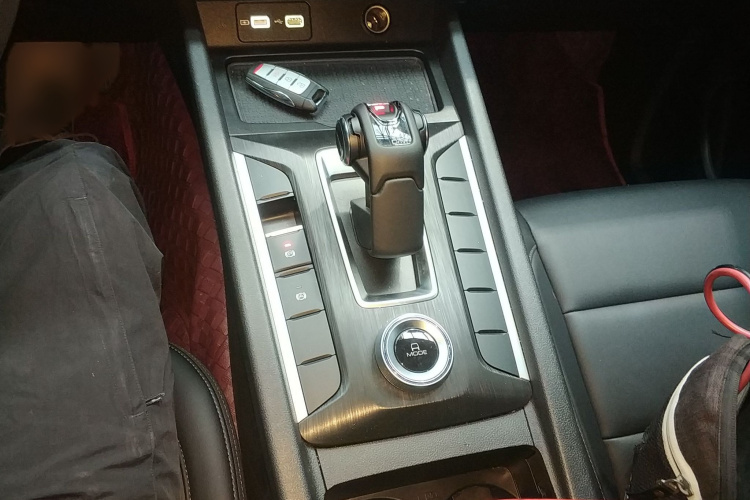 长城 炮 2023款 2.0T商用版自动柴油两驱精英型长箱GW4D20M局部细节18