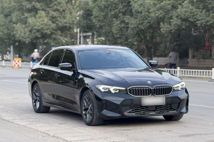 宝马3系 2025款 330Li M运动曜夜套装车身外观6007