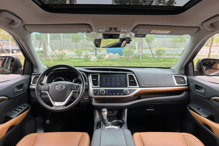 丰田 汉兰达 2020款 2.0T 四驱百万纪念版 7座中控内饰7010