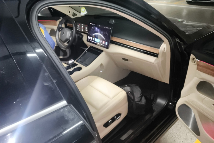 鸿蒙智行 问界M5 2022款 纯电后驱标准版局部细节9005