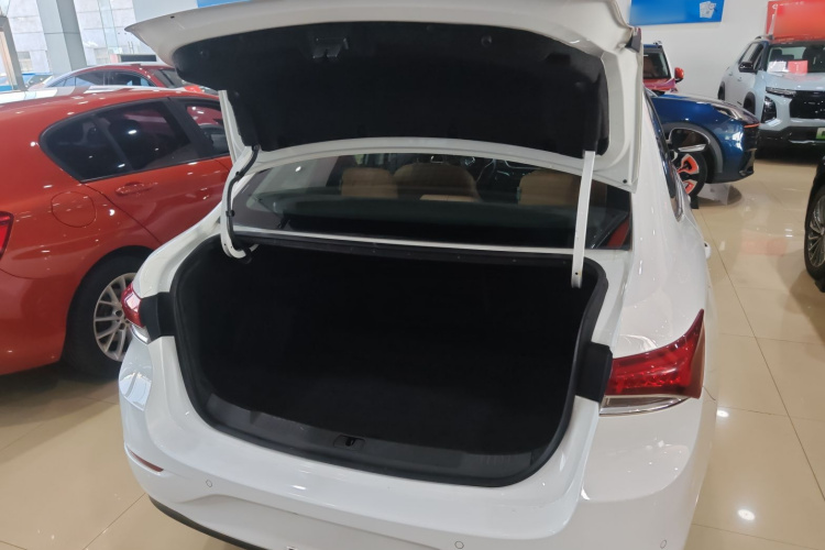 别克 英朗 2018款 18T 自动旗舰型机舱底盘23