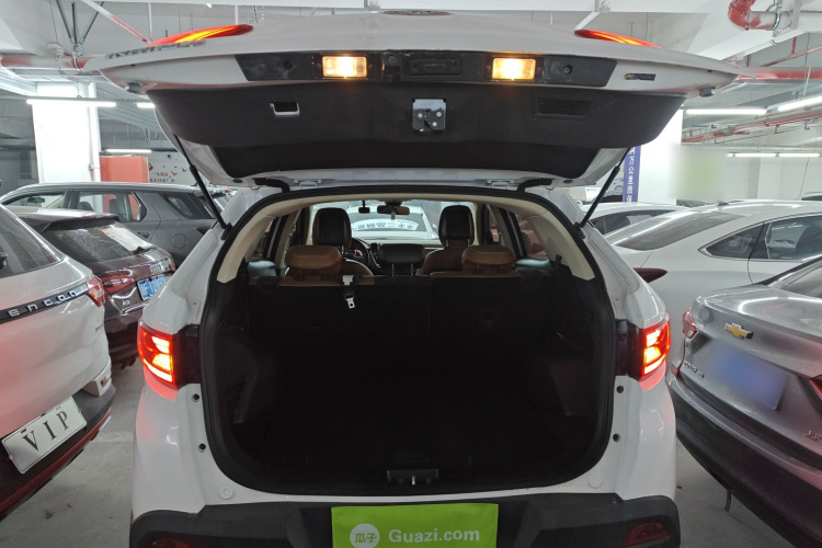 东南DX7 2017款 1.5T 自动荣耀版机舱底盘23