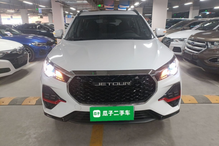 捷途X70 2023款 1.5T 手动超越版 7座车身外观2